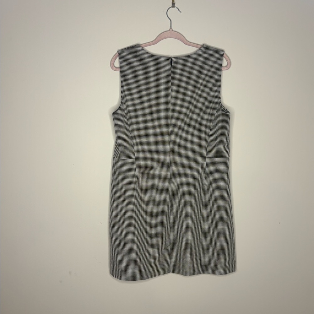 Macy’s ON 34th Sleeveless Black and Cream Houndstooth Mini Shift Dress - Picture 6 of 8